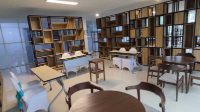 Incubator Co-Working Space menggabungkan elemen-elemen dari inkubator bisnis dan co-working space untuk menciptakan lingkungan yang mendukung pertumbuhan start-up dan wirausahawan.
